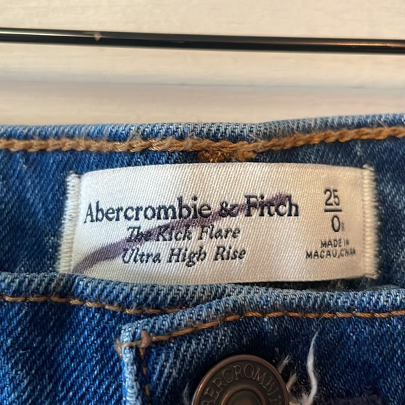 Abercrombie & Fitch The Kick Flare Ultra High Rise Jeans Size 25. - Picture 4 of 12